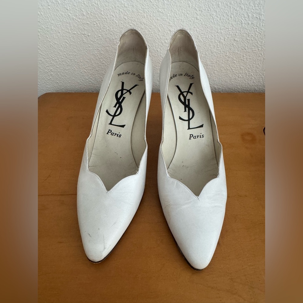 Yves Saint Laurent White Leather Pointed Toe Pumps with Signature Insole